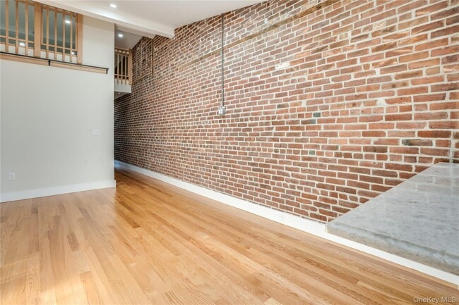 Building Photo - 16 S Division St