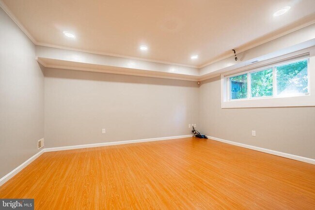 Building Photo - 2426 Falls Pl Ct