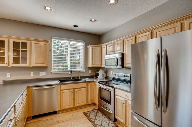 Building Photo - Gorgeous light and bright home in desirable Hearth neighborhood