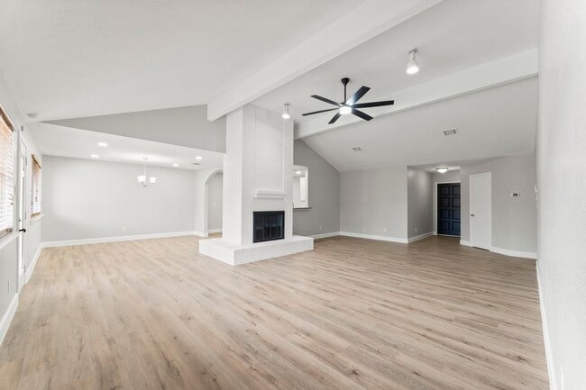 Building Photo - 1111 Tanglewild Ln