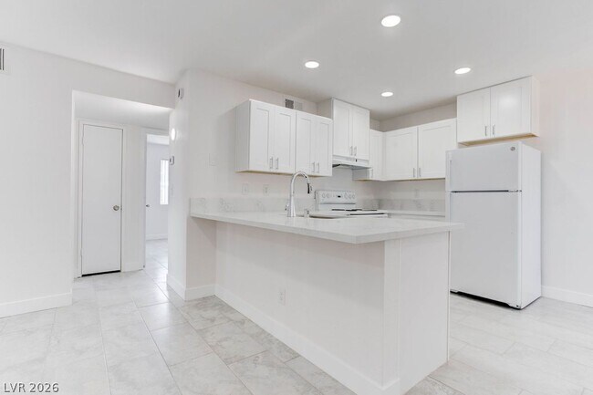 Building Photo - 1870 Nebula Dr