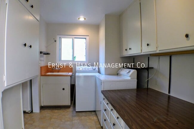 Building Photo - 3700 Weston Pl