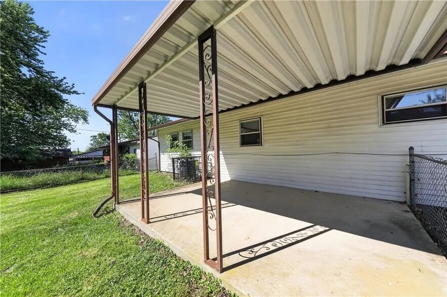Building Photo - 4176 Mapleleaf Dr