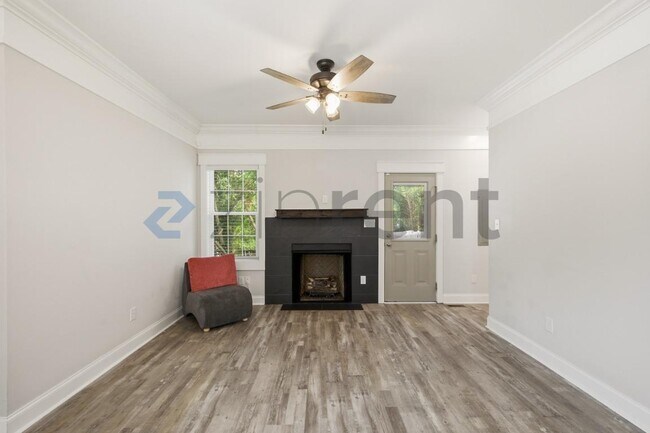 Building Photo - 413A Cecil St