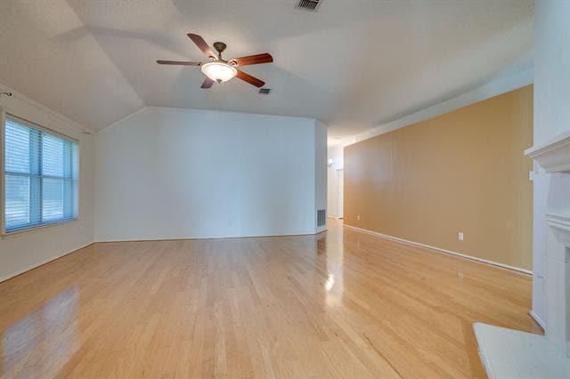 Building Photo - 2701 Chatsworth Dr