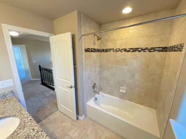 Building Photo - 4 Bedroom Home Available Near Londonderry Dr & Eastonville Rd!