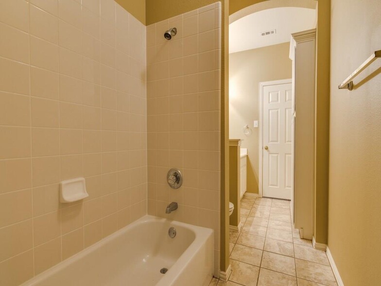 2nd Full Bath - 11509 Crystal Falls Drive