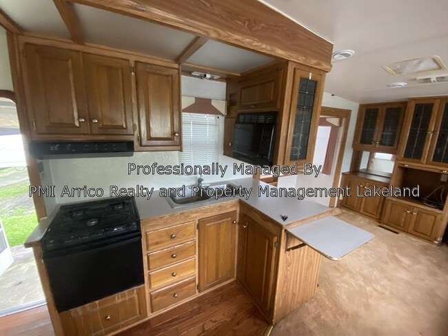 Building Photo - RV in Happy Hollow