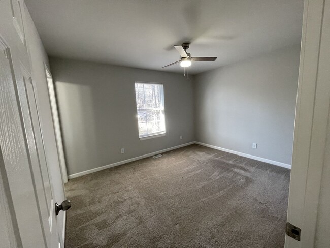 Building Photo - 3 bedroom gem with convenient Nashville lo...