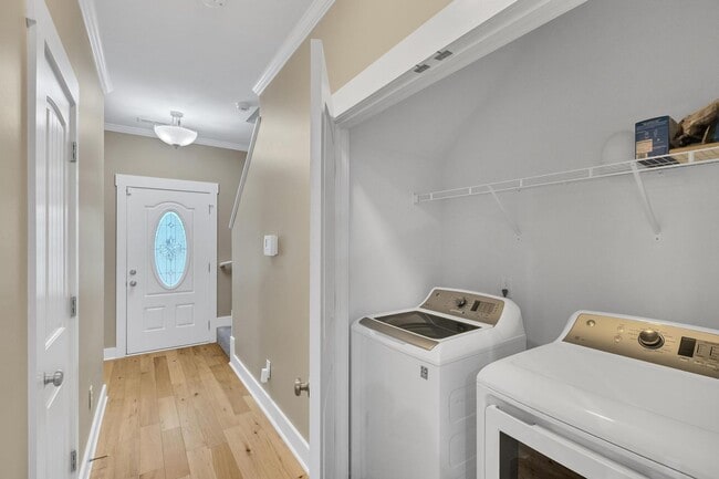 Building Photo - Beautiful 3 Bedroom with bonus in Sneads Ferry