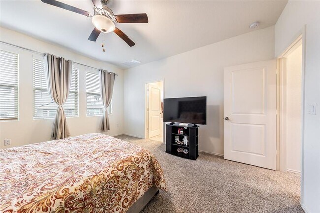 Building Photo - 1111 Diggy Dr
