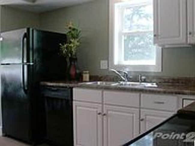 Building Photo - AVAILABLE JUNE - 3 Bed, 1 Bath Updated Home!