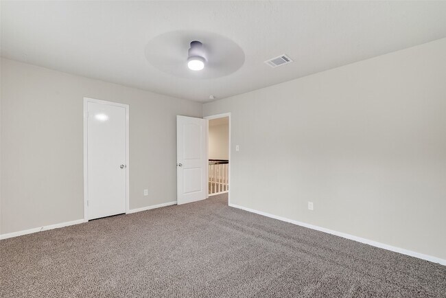 Building Photo - 2402 Oak Shores Dr