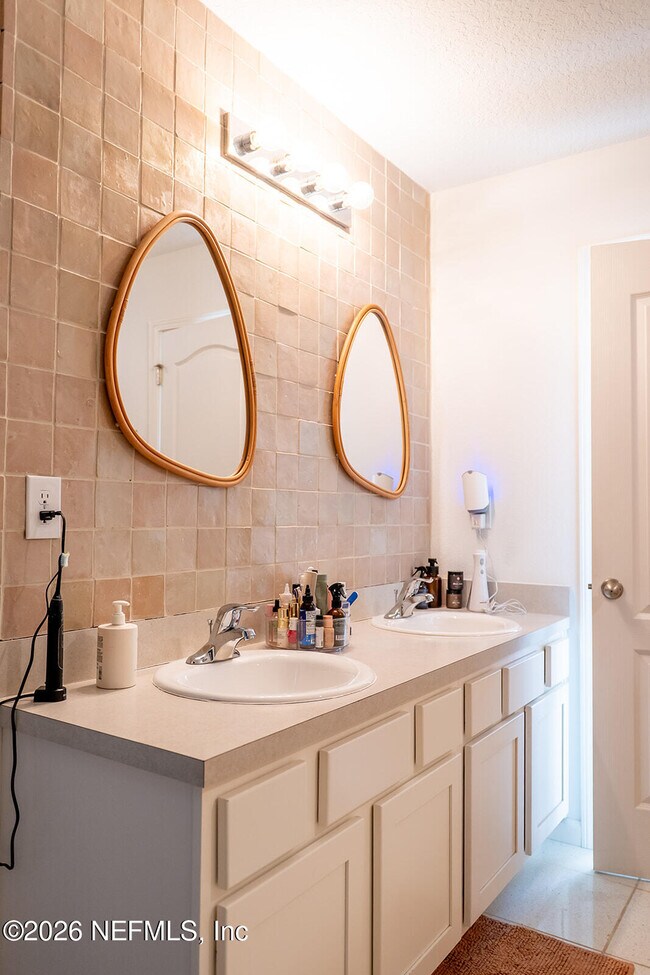 Building Photo - 271 Jarama Cir