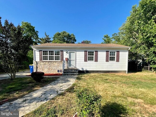 Building Photo - 19 Hickory Ln