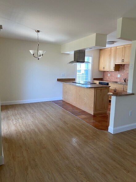 Building Photo - 158 N Twin Oaks Ter