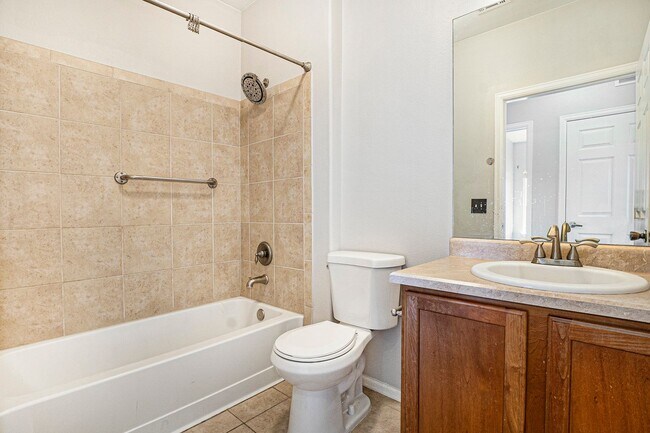 Building Photo - Beautiful 2BD 2Bath Condo with Views