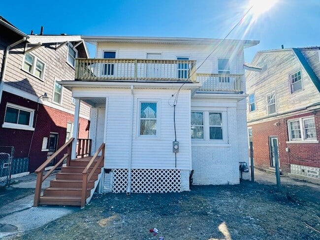 Building Photo - Lease_ Fully Remodeled 3 Bedroom 1 1/2 Bath Welcome Section 8 Call 313-429-3244