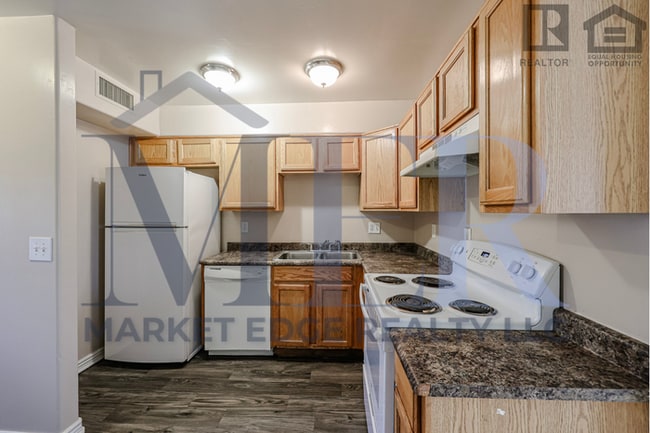 Building Photo - 3Bed/2.5Bath Townhouse at 24th St/Thomas! Move-In ready on 05/07/2026! -- NO HOA!