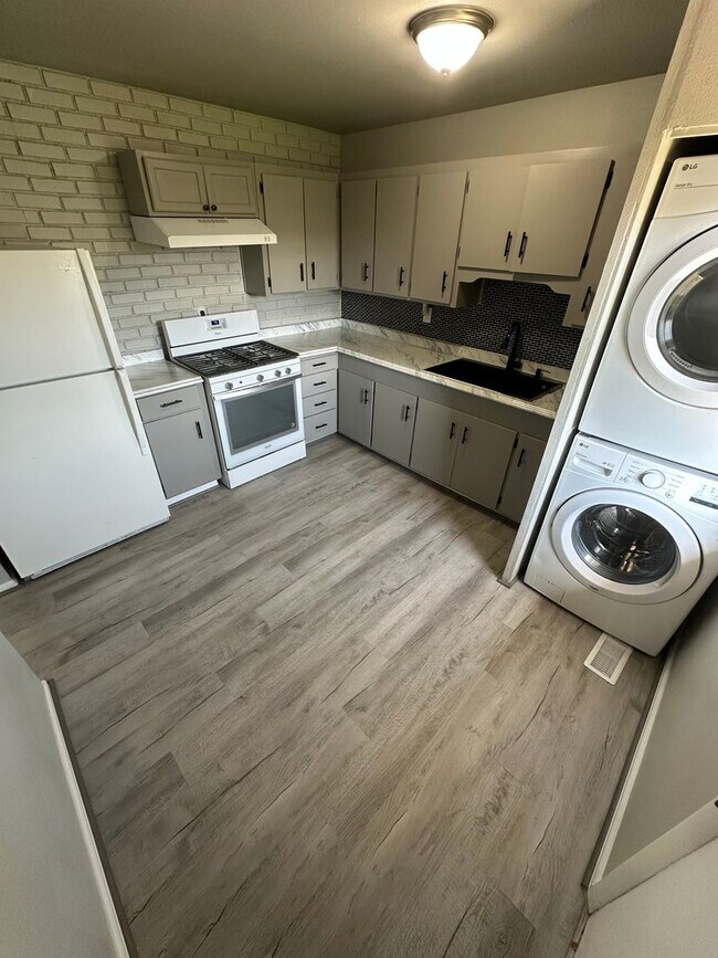 Building Photo - $1850 - 3BR/1BA Beautifully Maintained Hom...