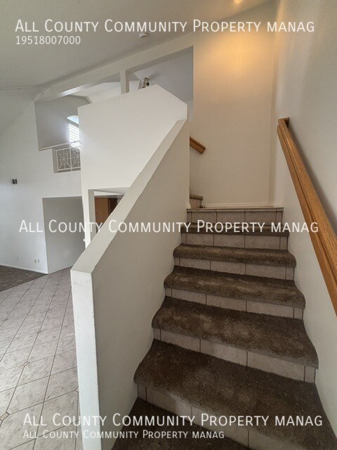 Building Photo - 1042 N Turner Ave