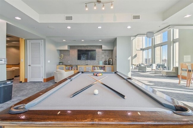 Building Photo - 777 N Ashley Dr