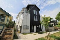 Building Photo - 2516 NE Flanders St