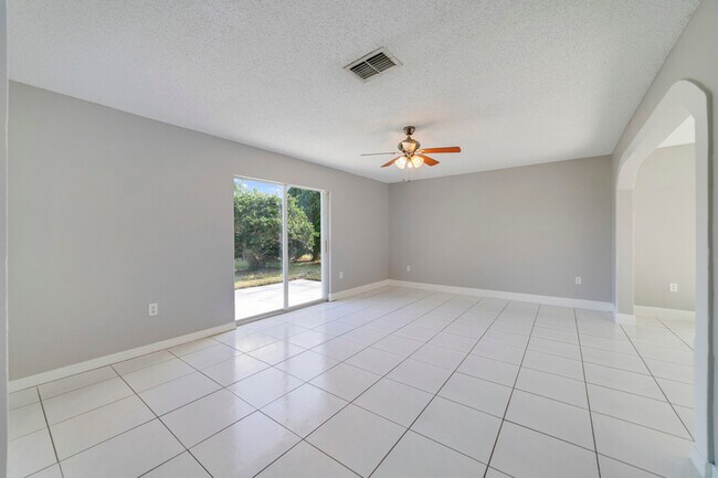 Building Photo - 3170 Santa Cruz Dr