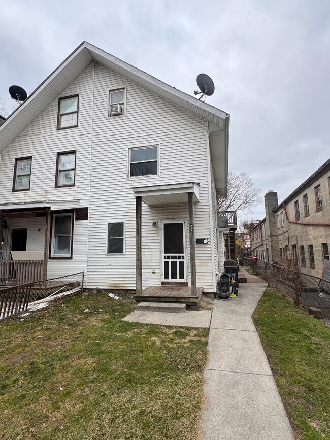 Building Photo - 308 Hummel St