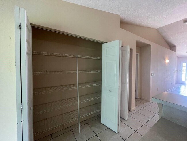 Building Photo - 9 Plateau Ln