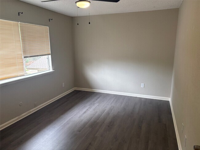 Building Photo - 5650 Birchmont Dr