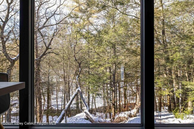 Building Photo - 70 Raybrook Dr