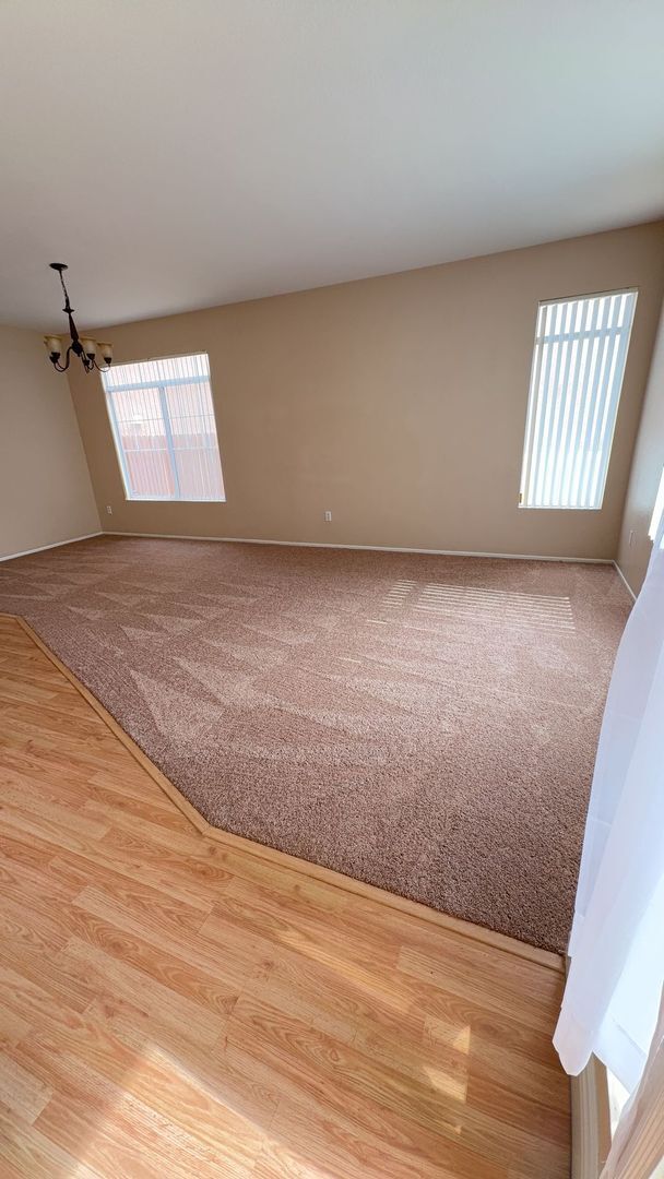 Building Photo - LARGE HOME WITH POOL! LOCATED CLOSE TO HWY...
