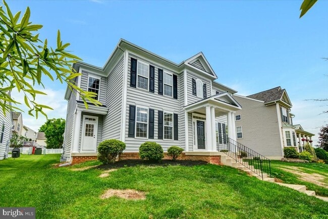 Building Photo - 240 Davis St