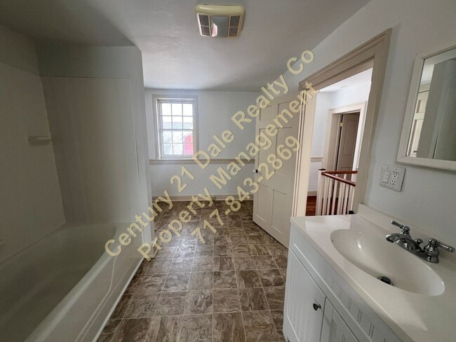 Building Photo - 3 Bedroom Home in Southern School District