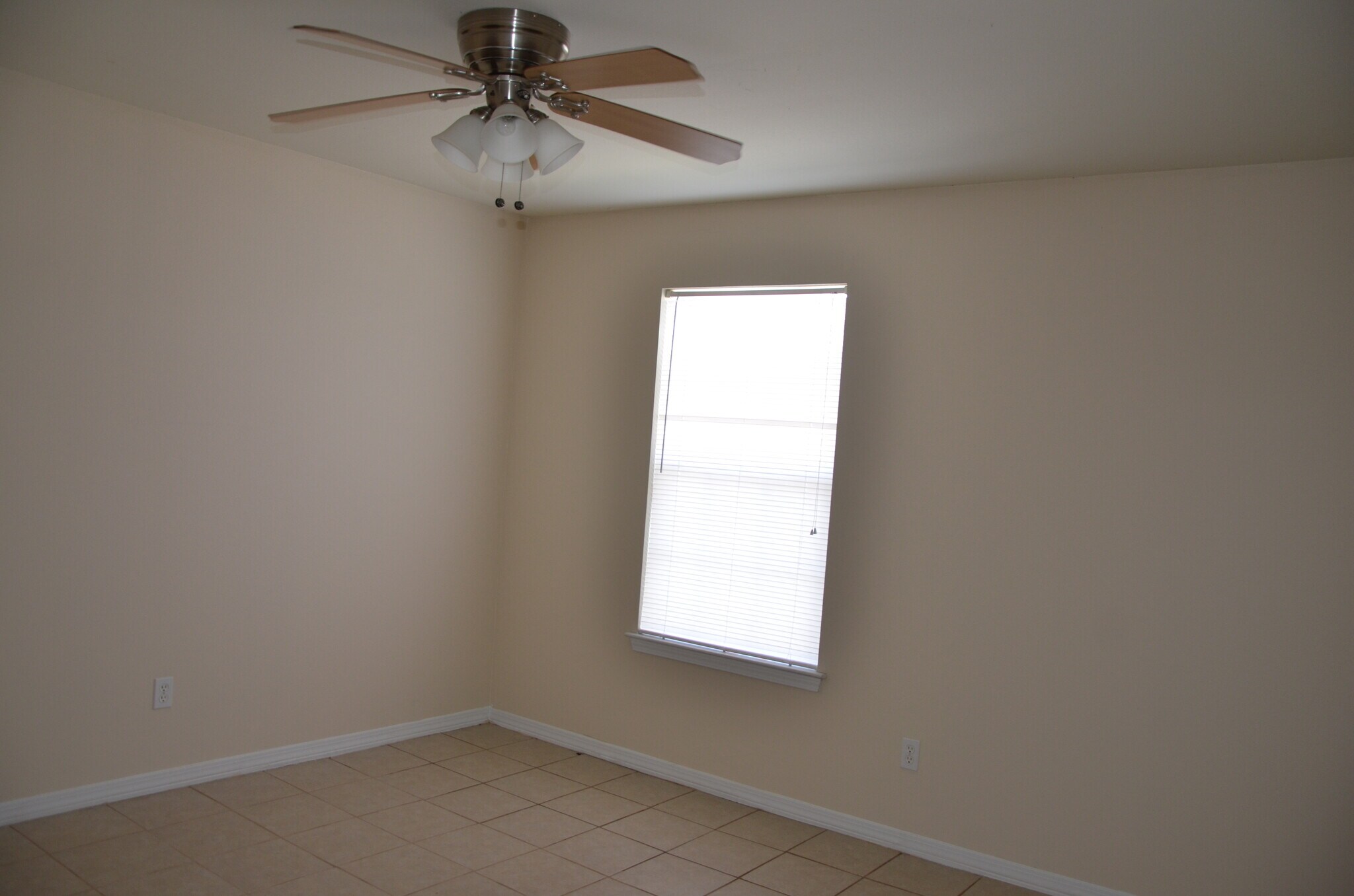 Building Photo - 1336 Foxwood Pl