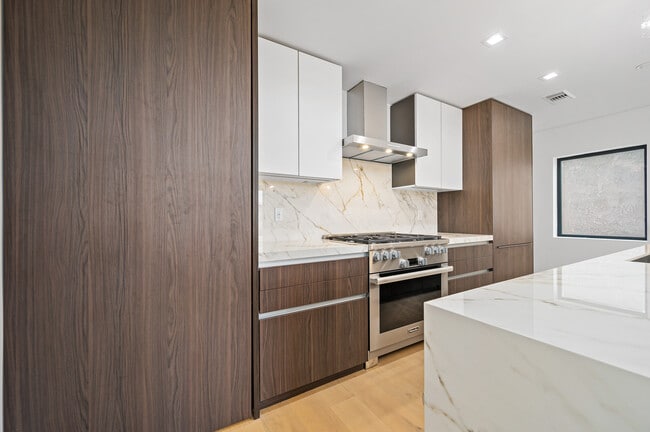 Building Photo - 121-121 139 39th St