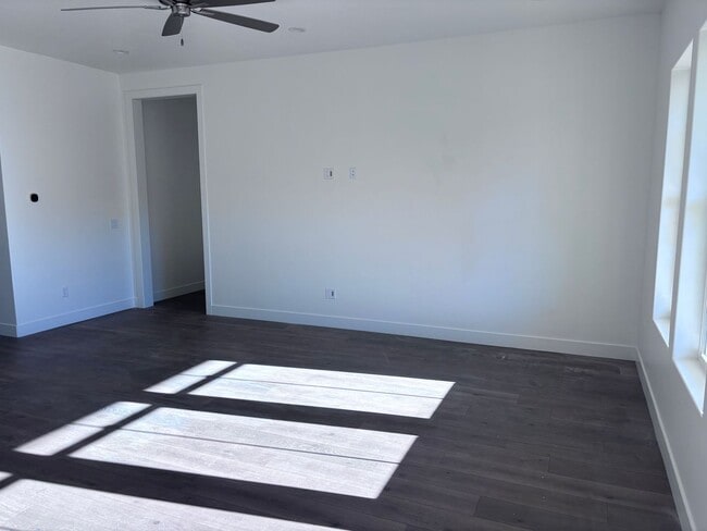 Building Photo - new single story 4 bed 3 bath with 3 car garage and community swimming pool