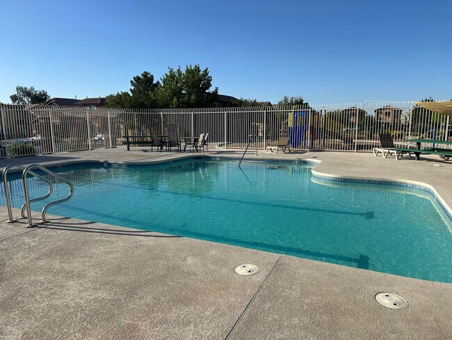 Building Photo - NW 3 bedroom!! Community Pool!! Playground...
