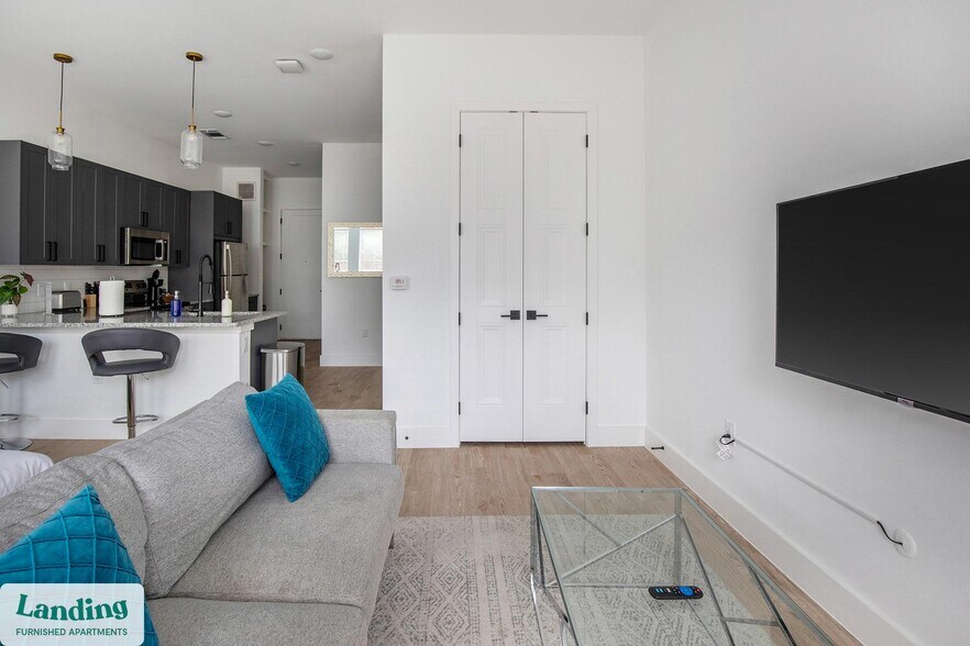 Building Photo - 650 E Sycamore St