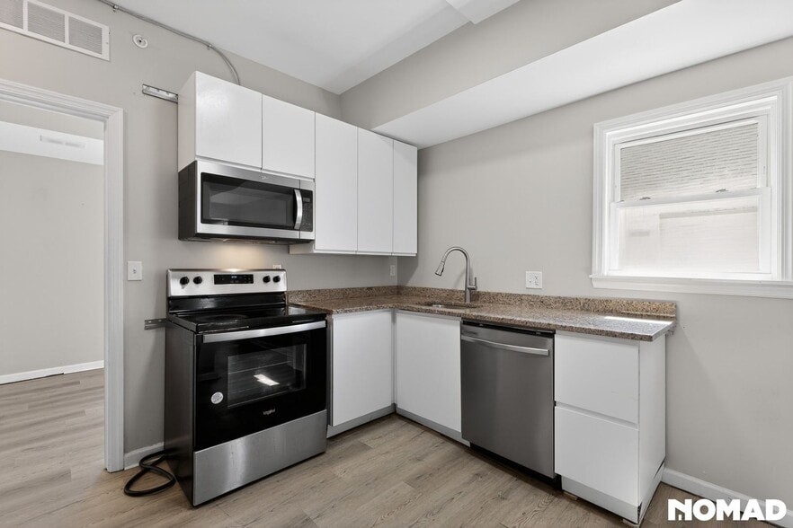 Building Photo - 558 Marston St