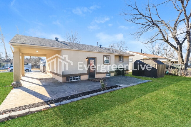 Building Photo - 725 Tyson Dr