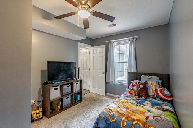 Building Photo - 511 Henry St