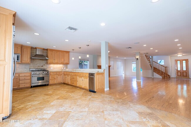 Building Photo - 4539 Mammoth Ave
