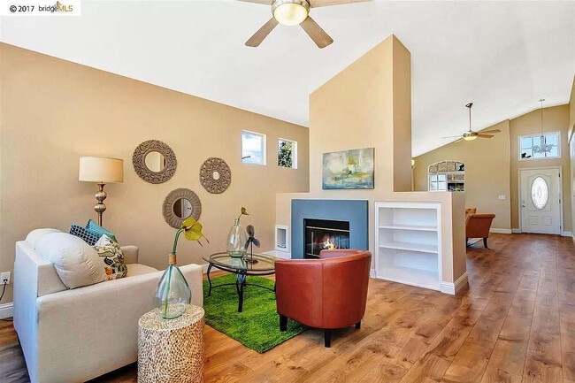 Building Photo - 4724 Cove Ln