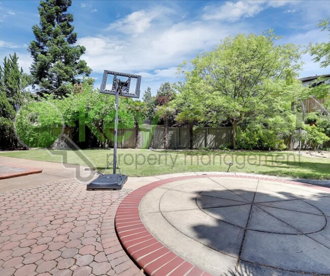 Building Photo - 208 Otter Glen Ct