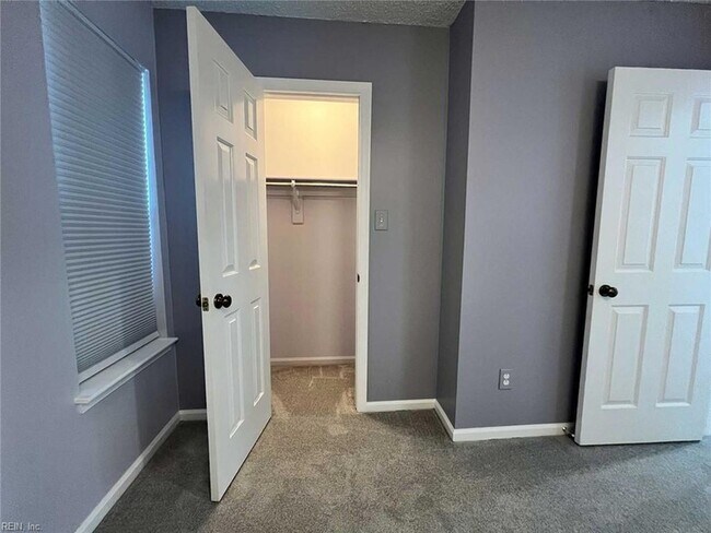 Building Photo - 4930 Cypress Point Cir