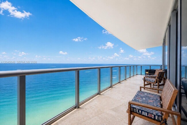 Building Photo - 17001 Collins Ave