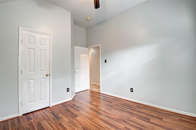 Building Photo - 18 Bonnaire Dr