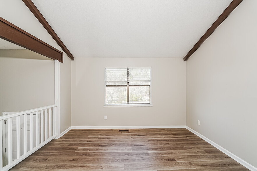 Building Photo - 933 Edwards Lake Rd